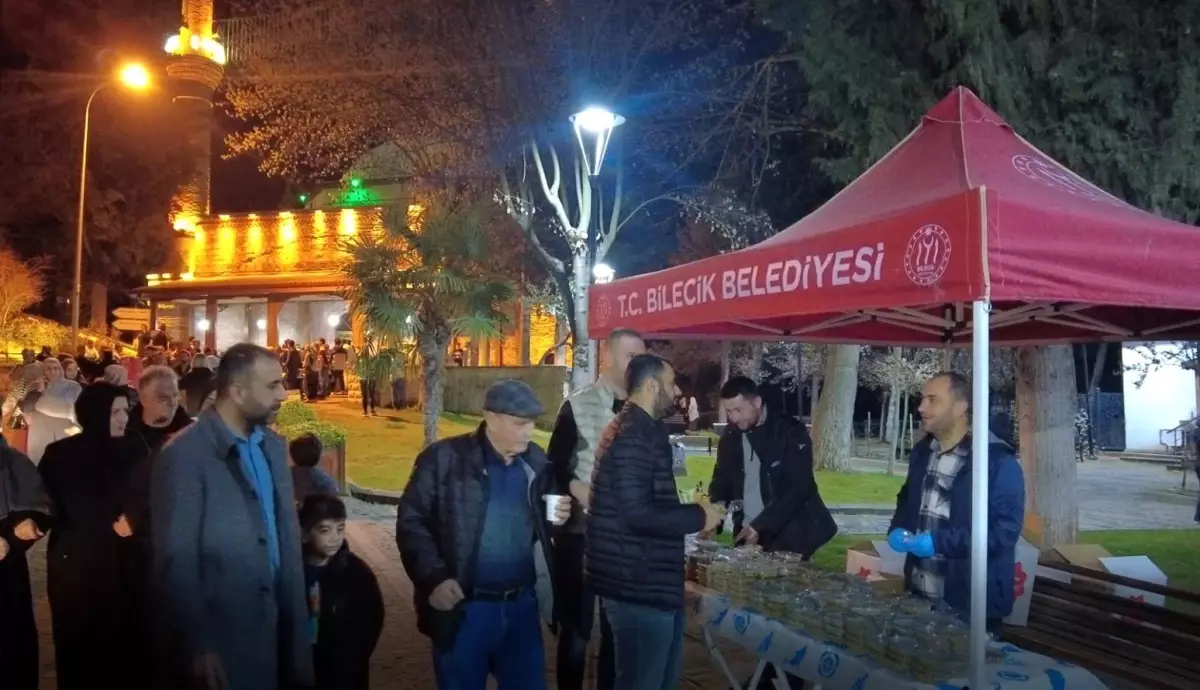 Bilecik’te Camilerde Helva İkramı Yapıldı