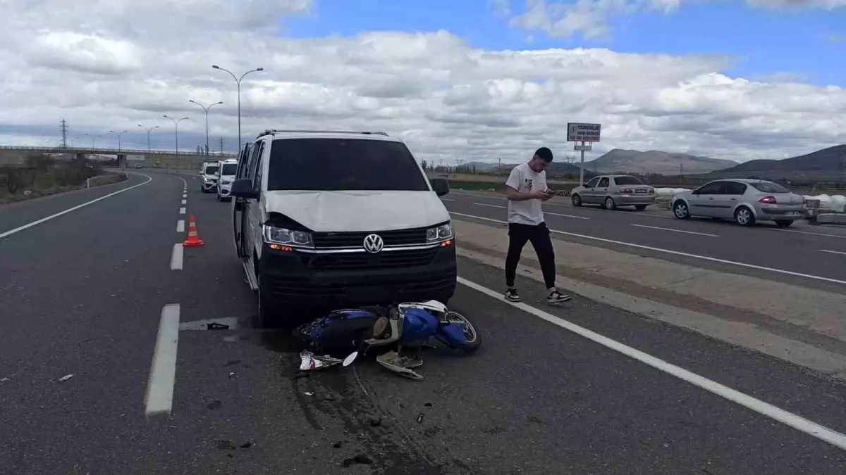 Konya’da Minibüs ile Bisiklet Çarpıştı: 2 Yaralı